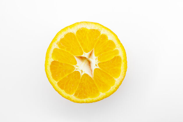 果汁一片白底的熟橘子橘子热带柑橘背景