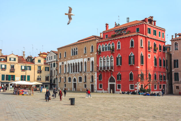 传统威尼斯美丽的老房子和狭窄的街道城市景观胡同城市