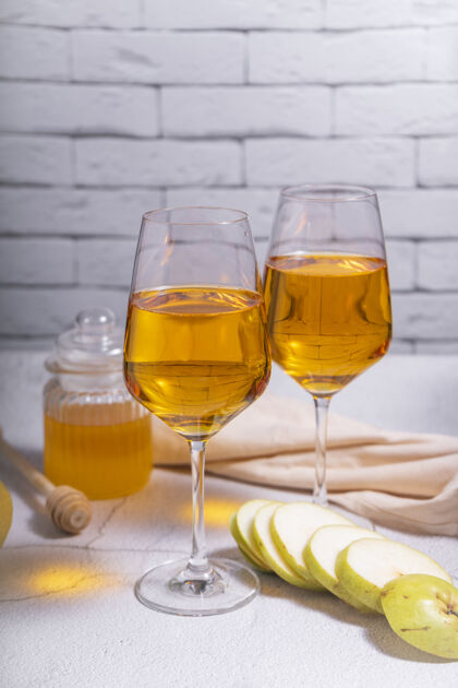 酒精用白葡萄酒酿造的琥珀色或橙色葡萄酒葡萄.in烈酒格拉斯格鲁吉亚语老工艺国酒佐治亚葡萄传统