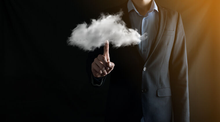 无线商人手牵手云云计算概念 一个年轻商人的特写镜头 云笼罩着他手云服务的概念移动成功Pc