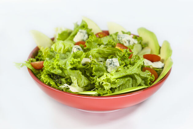 西红柿蔬菜沙拉配番茄 奶酪 生菜和其他蔬菜配料.蔬菜碗里有沙拉健康饮食有机