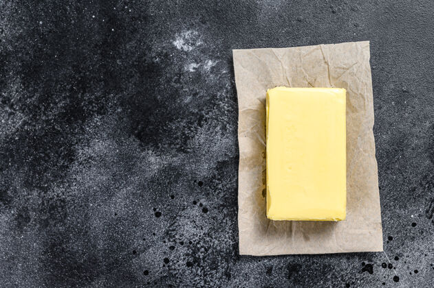 积木工艺纸上的黄油 奶制品顶视图整个烹饪