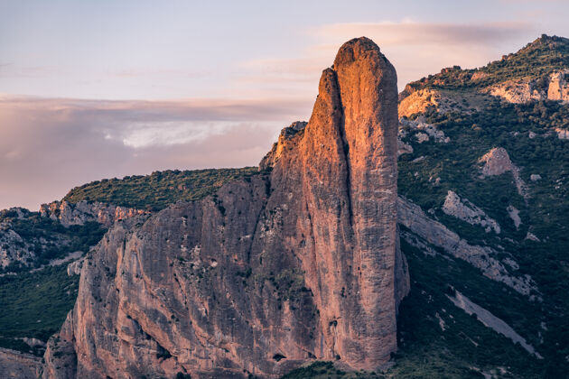 休斯卡马洛斯德里格罗斯壮观的岩层在里格罗斯 西班牙自然山村庄