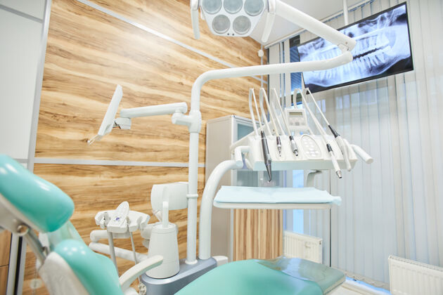 牙科设备现代牙科诊所为病人准备的空椅子的图像医药设备牙医