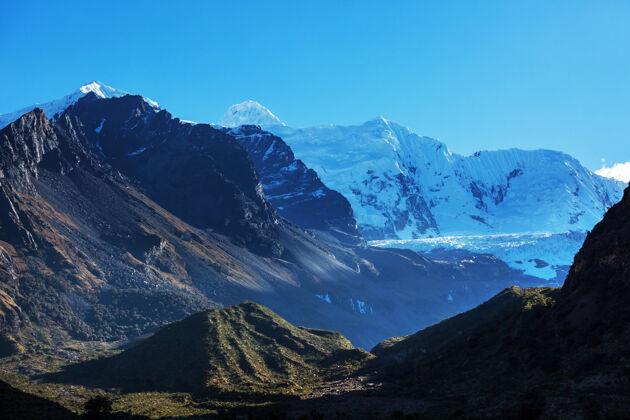 美丽美丽的山脉风景在科迪勒拉华亚什 秘鲁 南美洲平静风景美洲