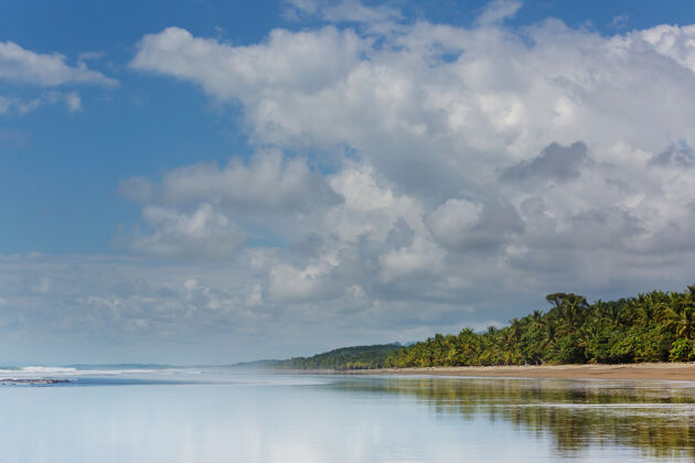 沙滩哥斯达黎加美丽的热带太平洋海岸中美洲海岸线自然