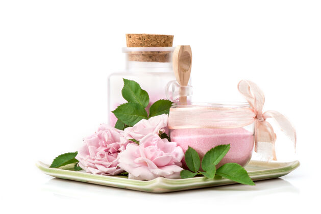治疗用锦缎玫瑰提取物和海盐在白色皮肤上擦洗皮肤芳香疗法水疗放松