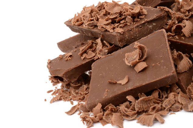 美味最美味的巧克力隔离在一个白色的表面巧克力卡路里糖果