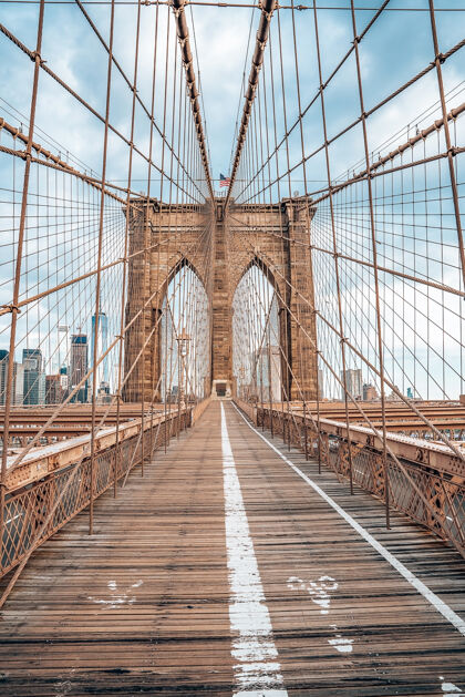 城市纽约曼哈顿下城的布鲁克林大桥空无一人美国城市街道