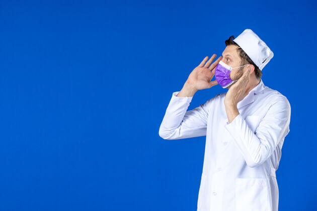 疫苗身穿医疗服 蓝色面罩的男医生正面图大流行疾病工作服