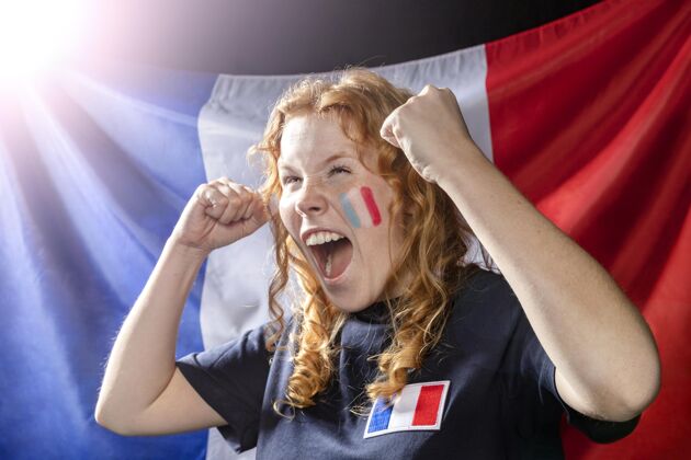 比赛拿着法国国旗欢呼的女人足球联赛欢呼公民
