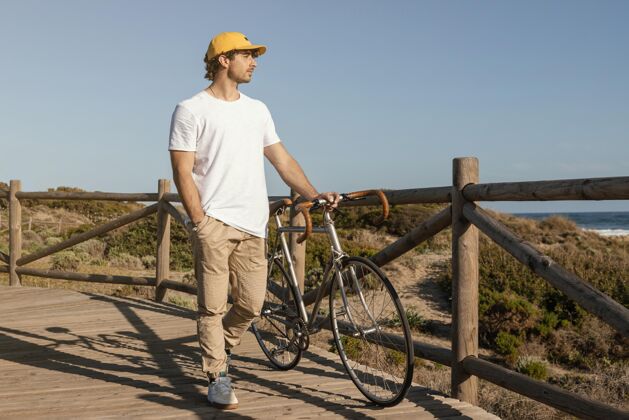 自行车拿着自行车的人水平健康户外