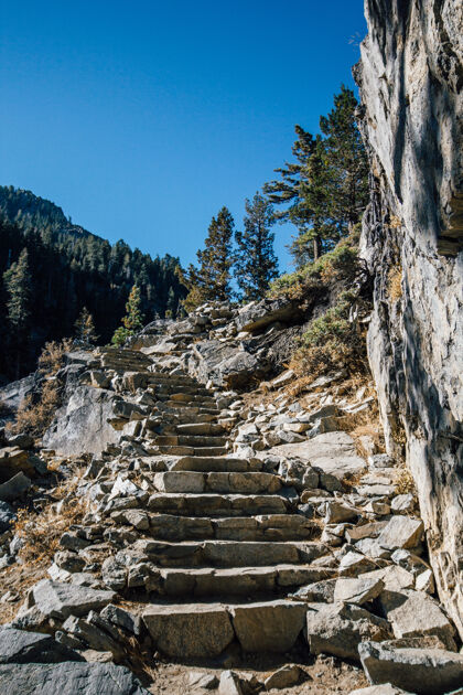 自然往山上走山台阶楼梯
