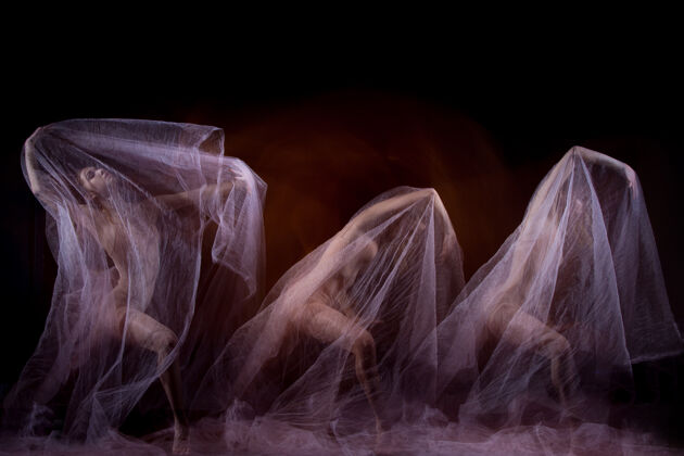 黑暗美丽的芭蕾舞演员与面纱的感性舞蹈肖像破碎多