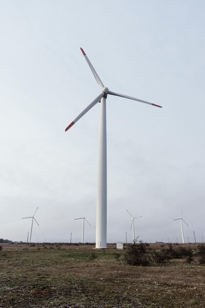 可持续发展风力涡轮机在发电场的正面图电能风能可再生资源