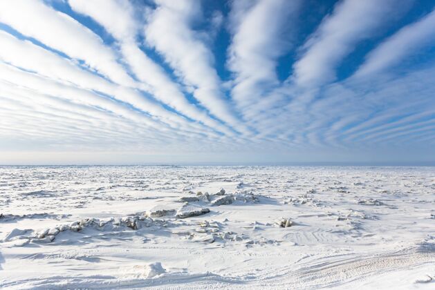 湖泊阿拉斯加巴罗附近北极圈冰冻海洋的航拍照片白天冰川山