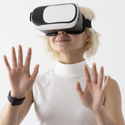 虚拟现实体验虚拟现实的女人中景科技小玩意