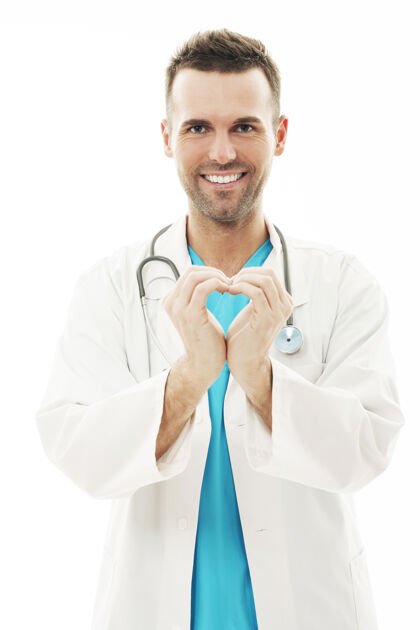 成人医生用手做心脏模型实验服专业职业医学职业