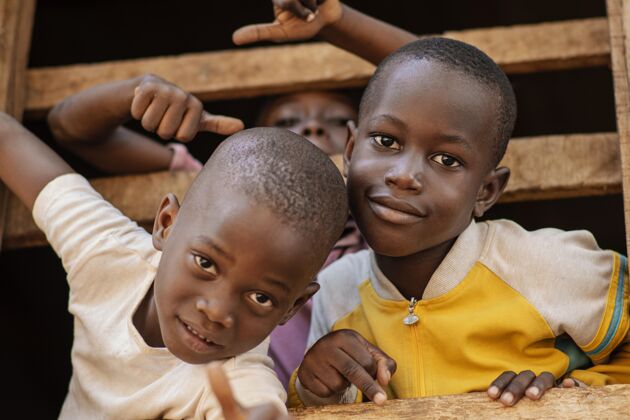 文化近距离微笑的孩子们一起摆姿势孩子非洲肖像