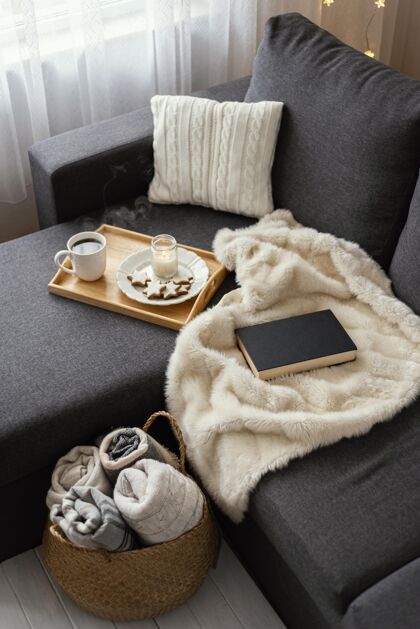 冬天喝茶看书放松一下阅读室内针织品