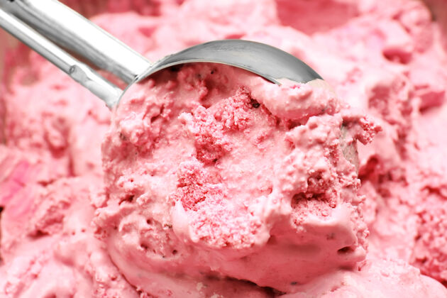 卡路里特写勺美味草莓冰淇淋新鲜甜点自制