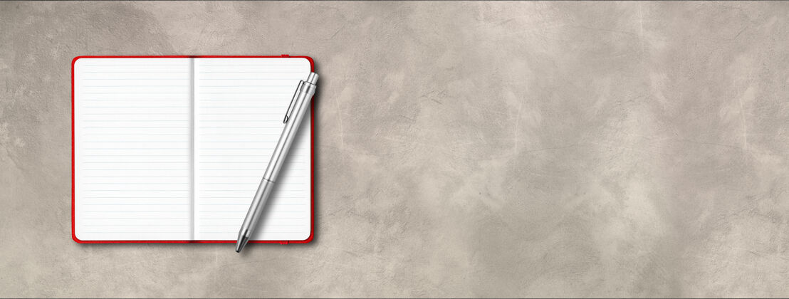 混凝土红色的开行笔记本模型 一支笔孤立在混凝土背景上横幅笔记本页面顶视图