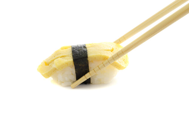 美味蛋清寿司准备日本菜新鲜