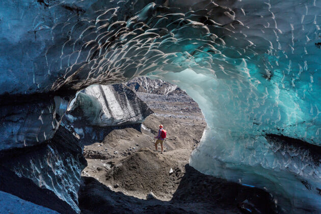 大块智利山脉冰川中的冰洞雪冰冻冰川