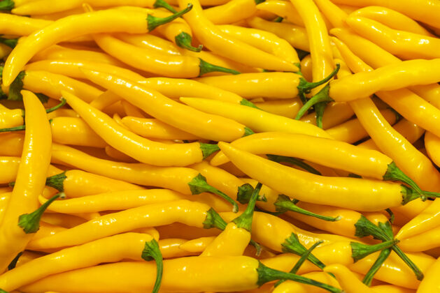 甜椒在菜市场或食品批发店买黄辣椒胡椒背景背景食品素食者