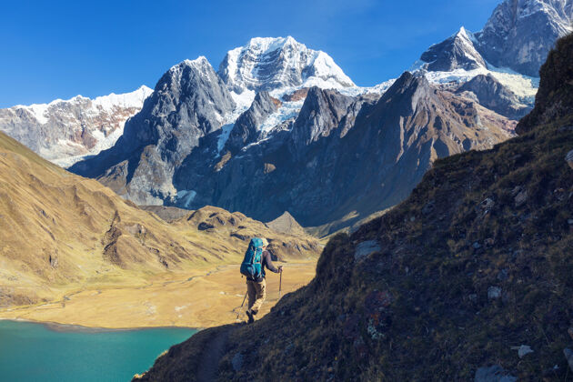 放松秘鲁科迪勒拉山脉的徒步旅行场景生存乡村山地
