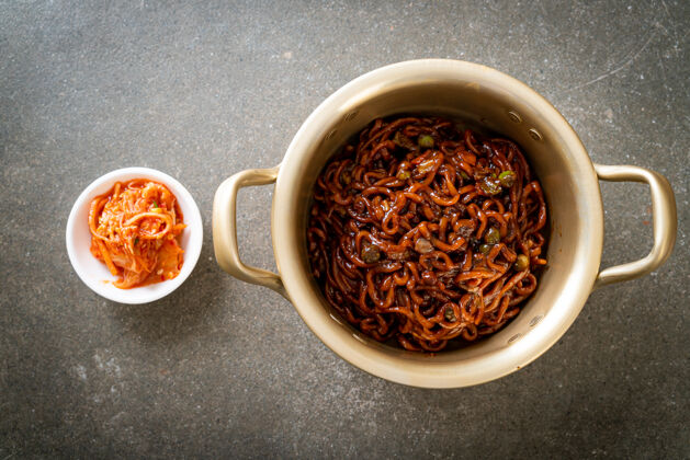 海鲜韩国黑意大利面或方便面配烤茶蓉酱油（沙巴盖蒂）韩国风味调味酱美食配料
