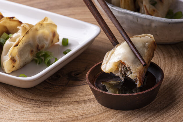 料理中国和日本料理的饺子开胃菜东方韩国中国新年