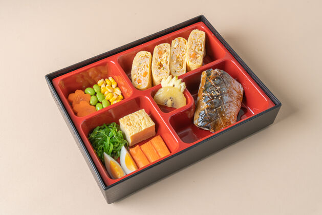 食物烤鲭鱼沙巴鱼配便当开胃菜套装.日语美食风格豆腐一餐传统