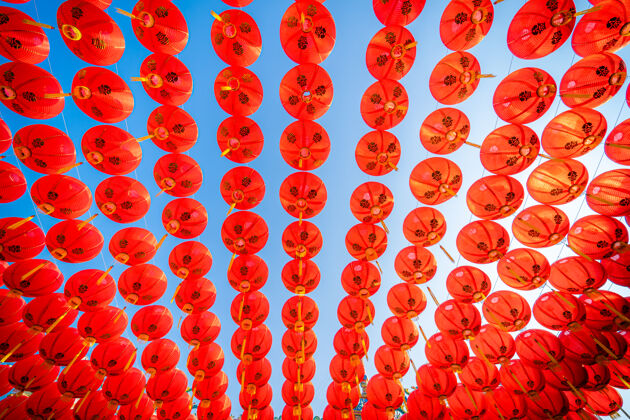 传统中国神社新年的红灯笼装饰崇拜光明中国