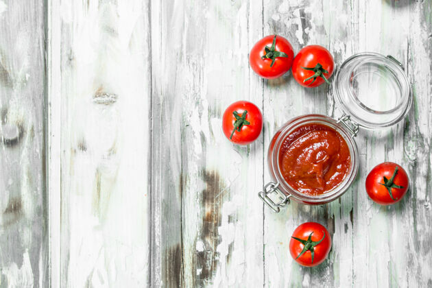 蔬菜玻璃罐里的番茄酱番茄美味新鲜