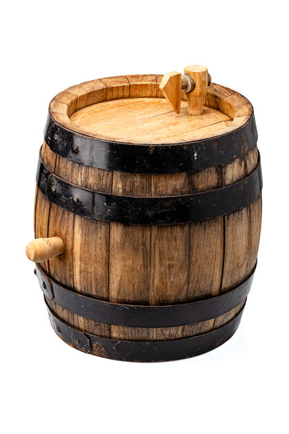 酒精木桶为酒精饮料含有隔离的白色背景饮料葡萄酒容器