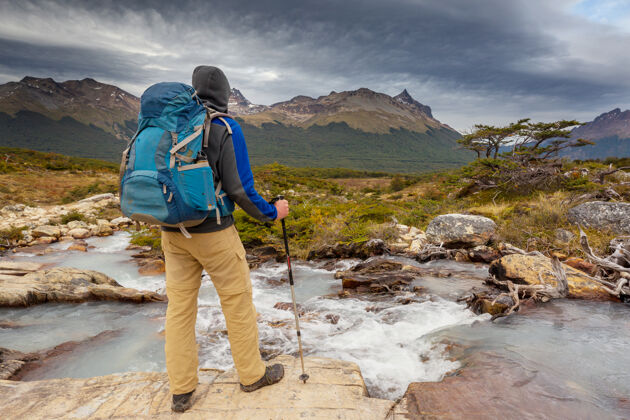 活跃在巴塔哥尼亚山脉徒步旅行 阿根廷岩石风景山