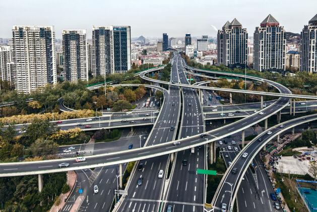 城市道路航空摄影天桥在现代中国城市鸟瞰桥梁天桥