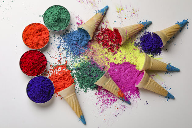印度节日颜色在形状的冰淇淋舀在锥为印度胡里节彩色图案飞溅干燥