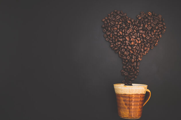 符号咖啡爱概念咖啡杯和咖啡豆排列成心形自然饮料质地