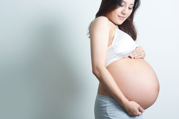 年轻笑一笑亚洲女人怀孕九个月了女孩肖像女性