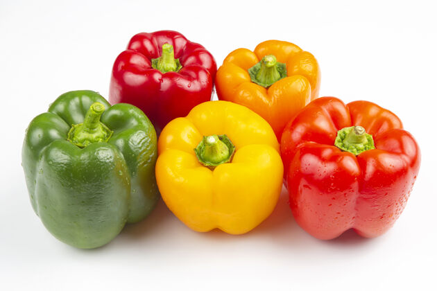 新鲜白面包上的彩色甜椒背景.维生素食物闪亮美味蔬菜