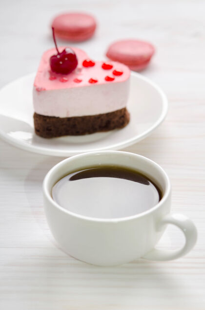 甜点蛋奶酥蛋糕加一杯咖啡樱桃美式咖啡饼干