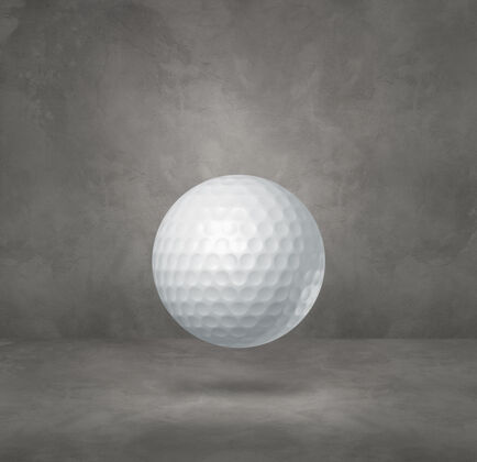 室内白色的高尔夫球被隔离在混凝土工作室的背景上游戏单人经典