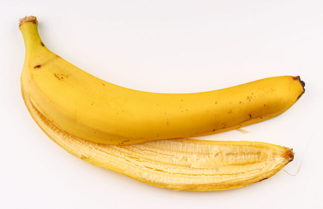 秋天香蕉皮在白色的表面水果贝壳香蕉