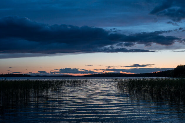 芬兰芬兰蓝色时光湖景美丽户外森林
