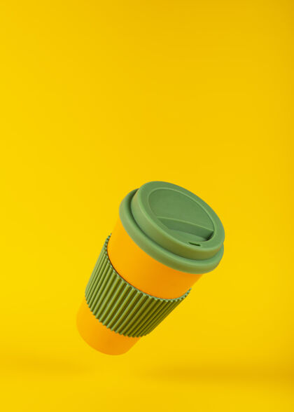 设置黄色表面可重复使用的咖啡杯菜单公司纸板