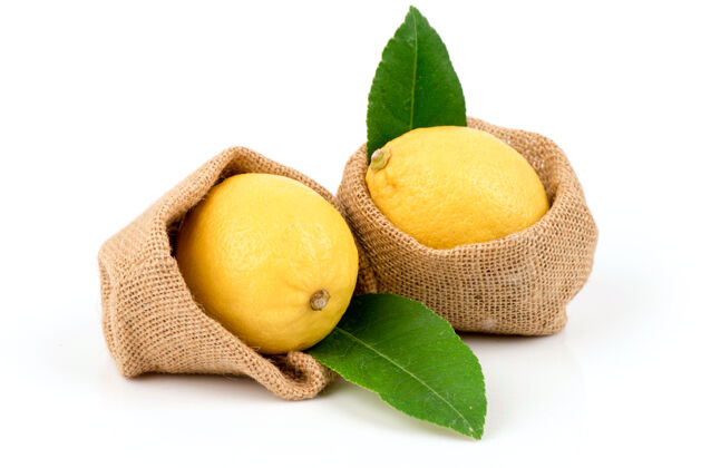 柠檬柠檬水果隔离在白色果皮水疗草药