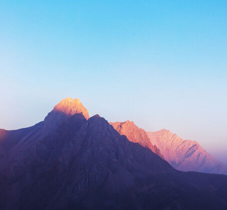 景色塔吉克斯坦范恩山的美丽风景高大山顶美丽