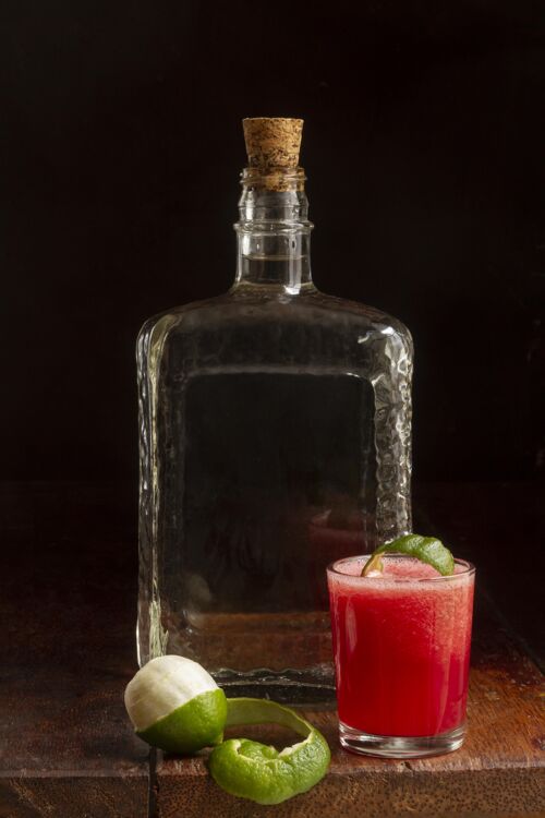 排列美味的mezcal酒精饮料玻璃美味酒精